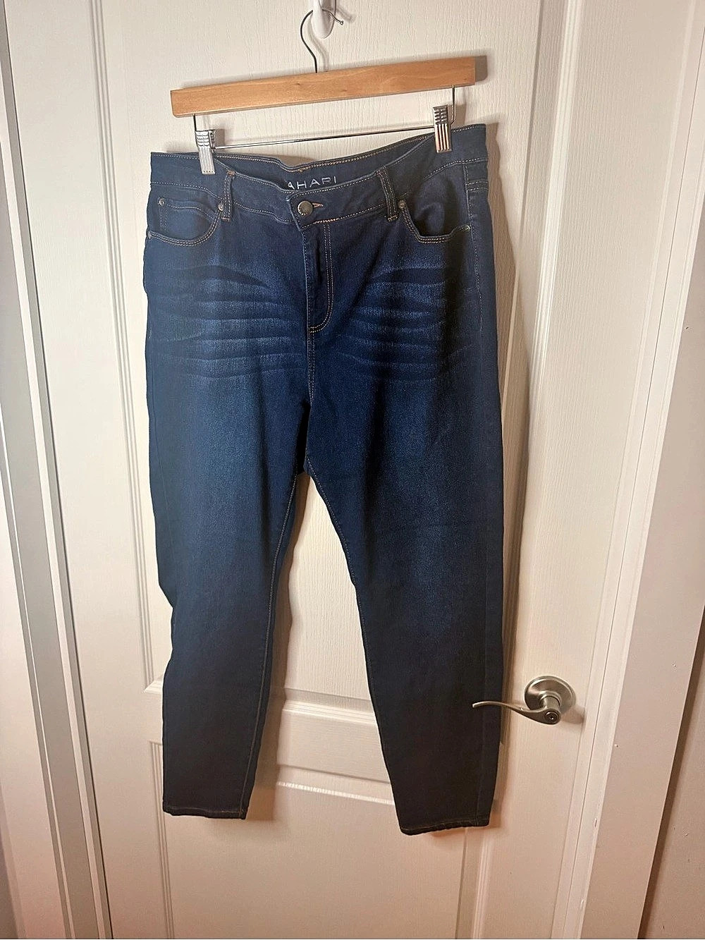 Tahari Women's Skinny Jeans in Blue Size 16W Like New